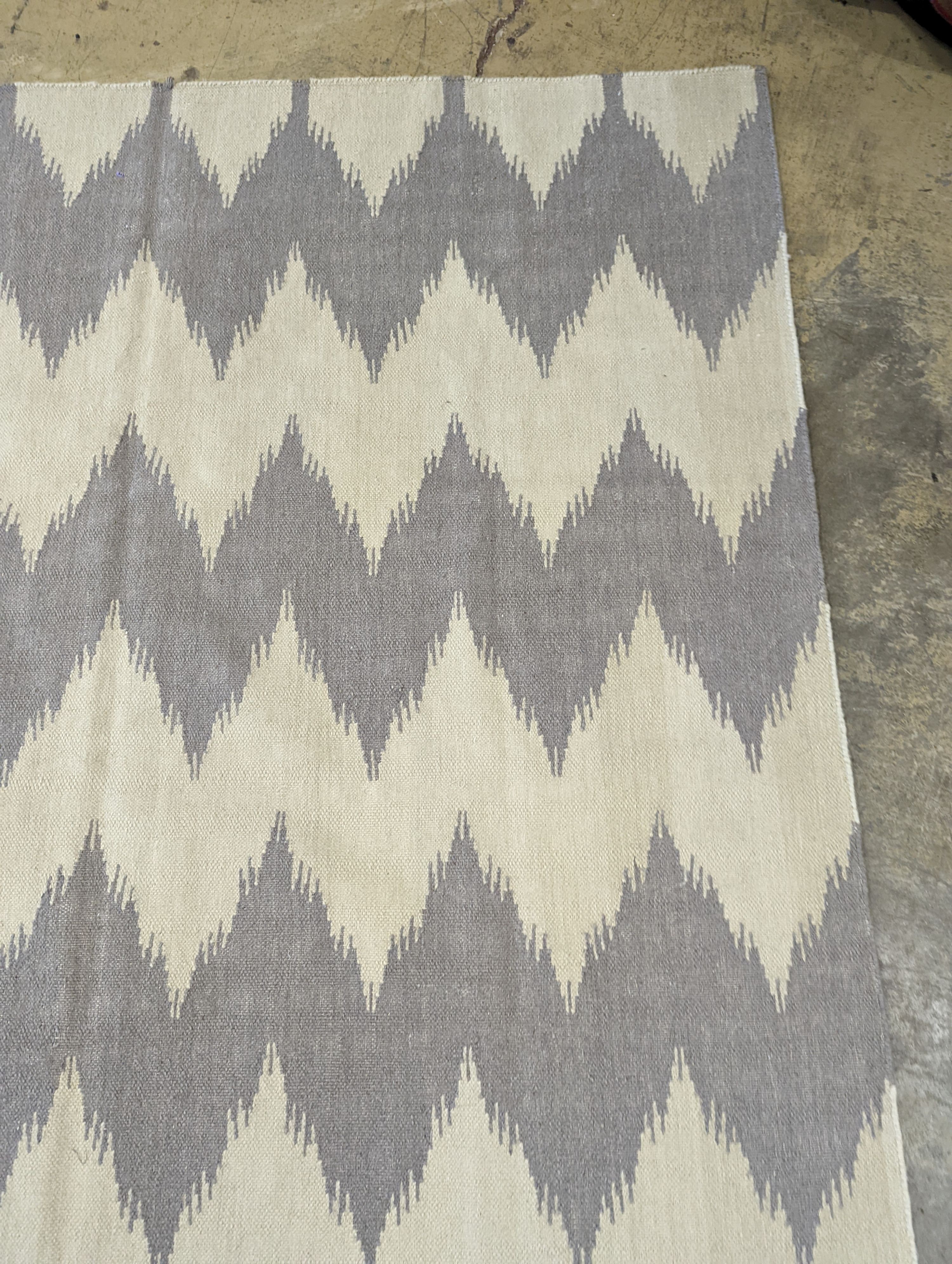 An Ikat contemporary dhurrie, approx. 200 x 160cm